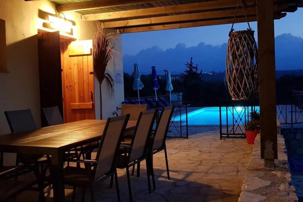Selene, Mountain Views, No Stairs, 2 Km From
